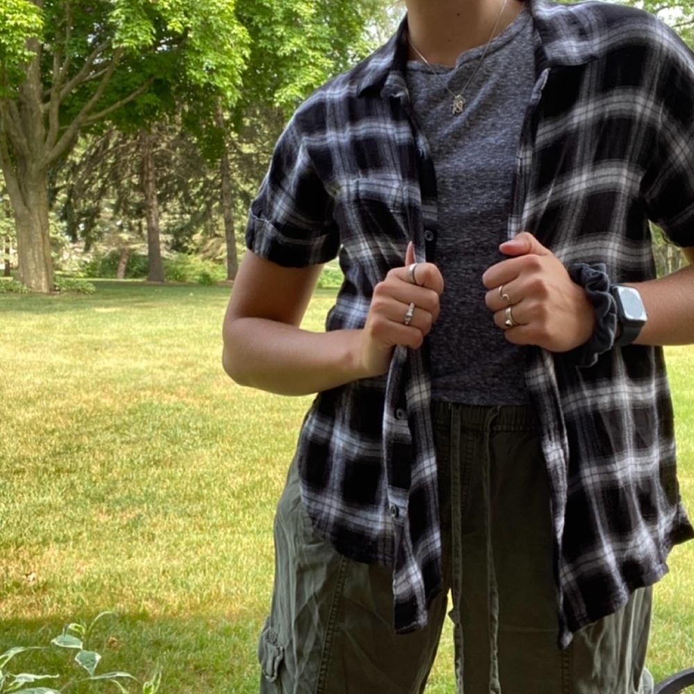 Black and white shirt sleeve flannel